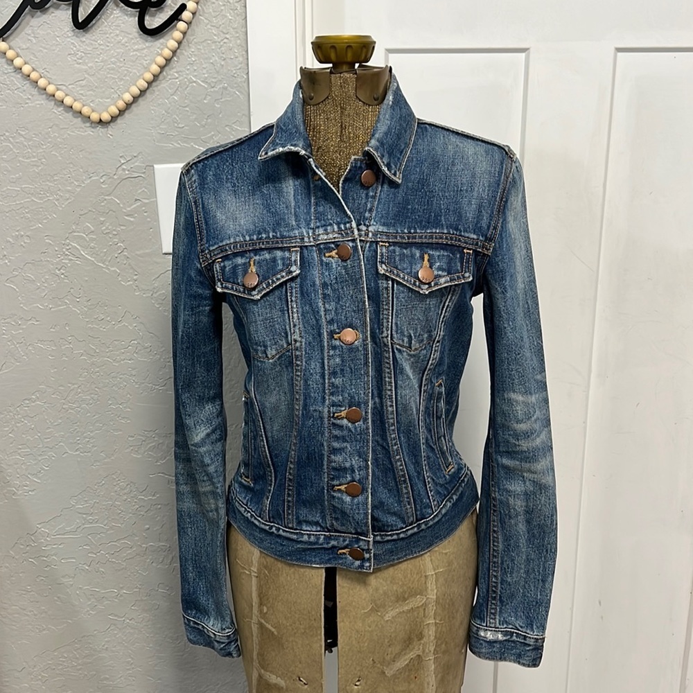 GAP TRUCKER JEAN JACKET DISTRESSED SIZE X-SMALL